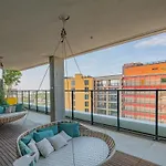 Posh Studio - Modern High Rise Dt, Pool, Gym, Parking