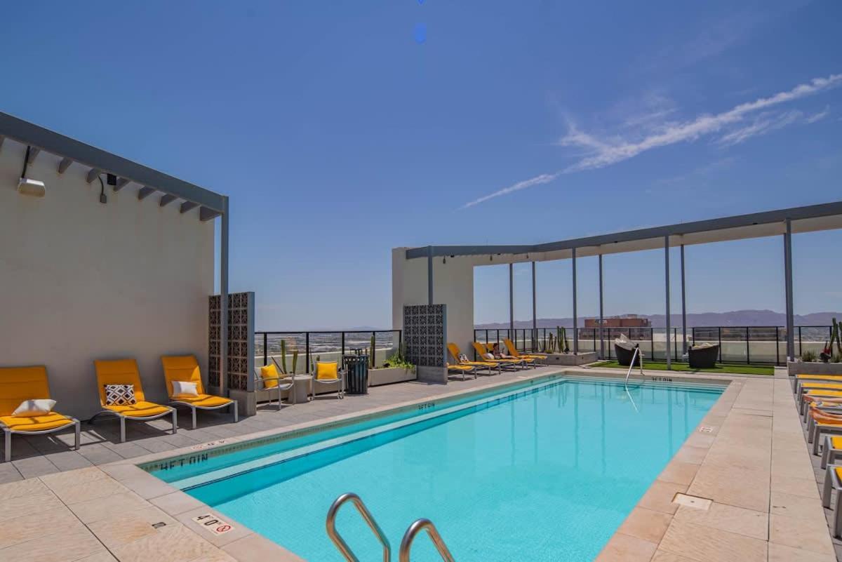 Posh - Modern High Rise Dt, Pool, Gym, Parking * Phoenix