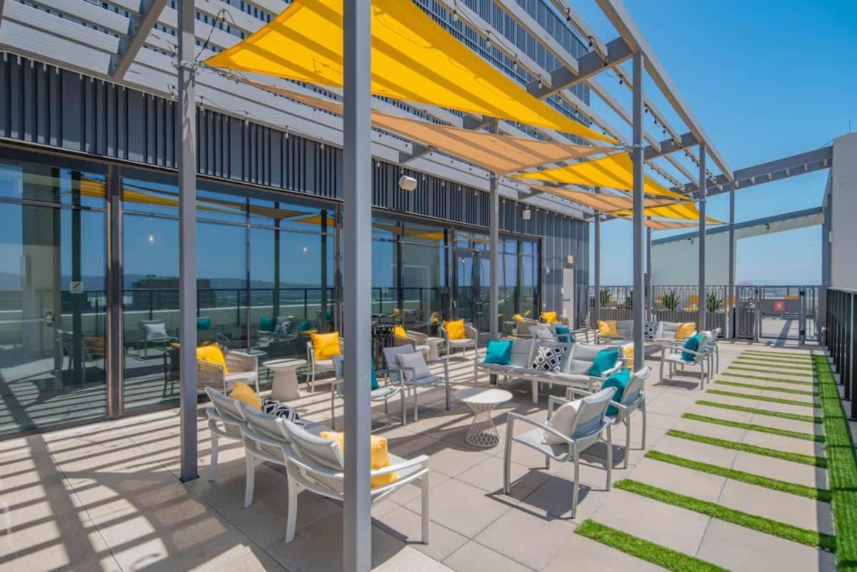 Posh - Modern High Rise Dt, Pool, Gym, Parking Apartment Phoenix
