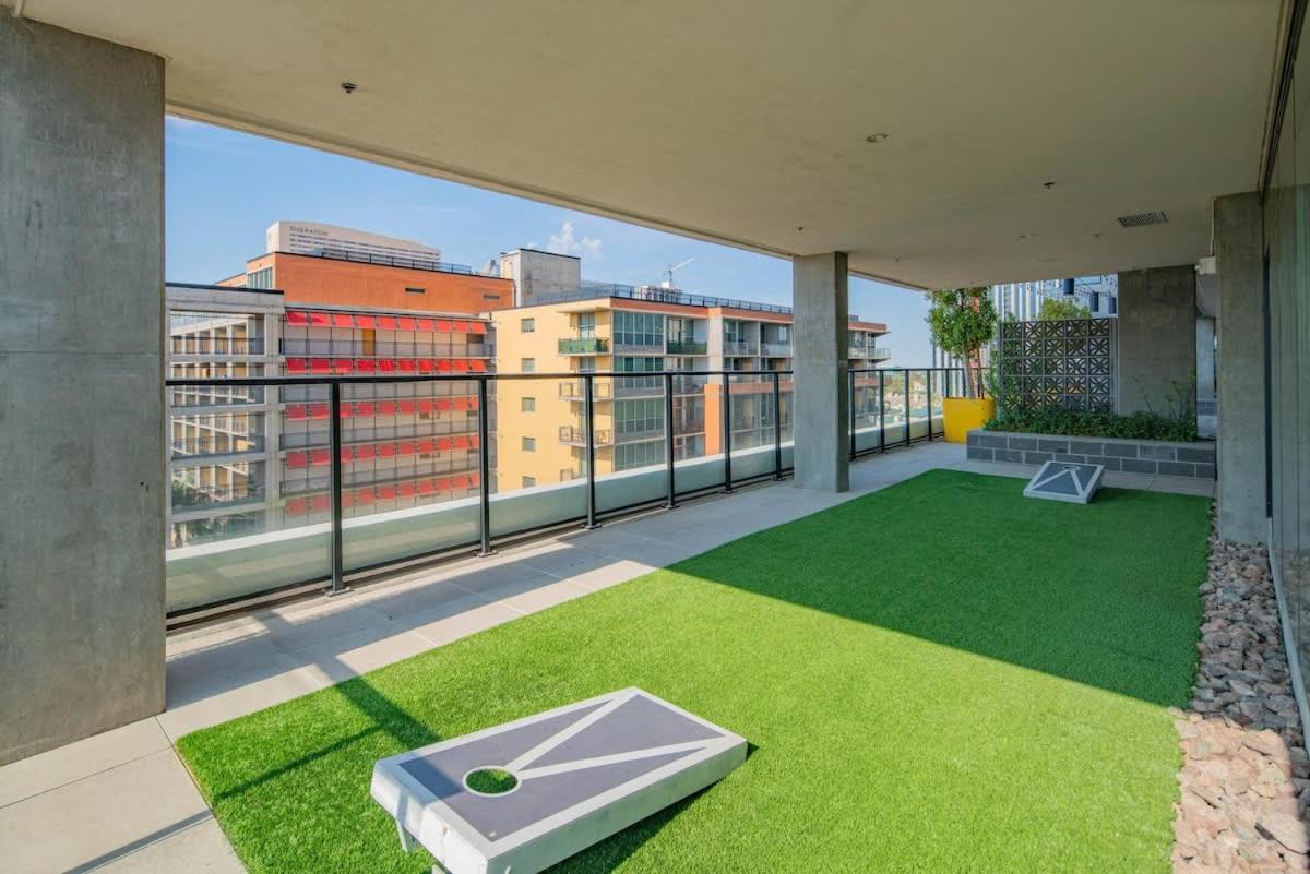 Posh - Modern High Rise Dt, Pool, Gym, Parking Apartment Phoenix